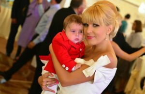 Elena Udrea, către Delia: „Și eu credeam că nu sunt făcută să fiu mamă. Astrele s-au așezat așa, la 44 de ani”