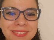 O tânără a fost găsită moartă, pe pat, după ce vecinul de dedesubt a tras cu pistolul în tavan