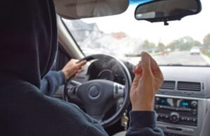 O craioveancă și fiul ei, prinși drogați la volan în aceeași noapte