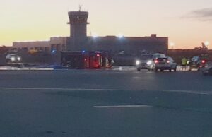 Mașină de pompieri, răsturnată pe Aeroportul Internațional Henri Coandă București