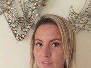 Ea e profa de 35 de ani care a sedus un elev de doar 15 ani I-a trimis poze topless şi chiar o filmare în care își oferă singură plăcere. Este de necrezut ce i-a făcut adolescentului apoi –»