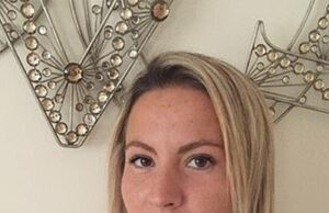 Ea e profa de 35 de ani care a sedus un elev de doar 15 ani I-a trimis poze topless şi chiar o filmare în care își oferă singură plăcere. Este de necrezut ce i-a făcut adolescentului apoi –»