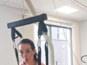 „Am făcut atac cerebral, am paralizat, mi-au spus că nu voi mai merge niciodată și soțul cu care trăisem 14 ani m-a părăsit după 5 zile.” Acum crede că paralizia e cel mai bun lucru care i s-a întâmplat. Ce a făcut după divorț e un caz unic –»