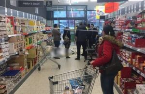 O clientă a fost interogată şi mustrată de angajaţii unui renumit magazin. Ce a făcut femeia