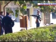 Panică în Focșani după ce un bărbat a amenințat trecătorii cu un satâr. Jandarmii au mai găsit asupra lui și două cuțite