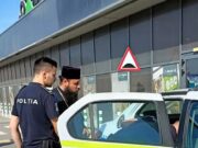 Un bărbat îmbrăcat în straie preoțești, prins la furat în Leroy Merlin