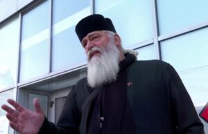 Primele declarații ale părintelui Calistrat, filmat în timp ce lovește o femeie: „Mi-au zis că sunt un gunoi”