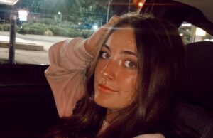 O adolescentă de 17 ani, trimisă de urgență acasă de profesoară ca să se schimbe! Cum se îmbrăcase tânăra la liceu