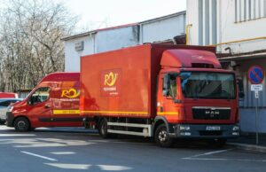 Jaf la Poșta Română. Un sac cu peste 56.000 de euro a fost furat dintr-o mașină a instituției