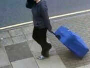 O femeie a plimbat cadavrul prietenei sale într-un geamantan timp de două ore. Ce a făcut după