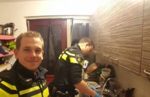 Gestul înduioșător făcut de doi polițiști pentru o femeie