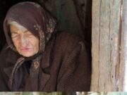 O bătrână care locuiește într-o colibă sărăcăcioasă din munți s-a trezit milionară peste noapte! Are legătură cu soțul ei, care o părăsise cu zeci de ani în urmă. Ce a făcut cu toată averea –»