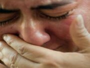 Scrisoarea unei mame plecată la muncă în Italia: „Sărăcia şi grijile m-au izgonit de acasă. Am salvat viitorul copiilor mei, dar mi-am rătăcit sufletul printre străini”