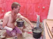 Alexandru nu are picioare și o mână, dar muncește zilnic: ”Niciodată nu am stat cu mâna întinsă. Meseria este brățară de aur”