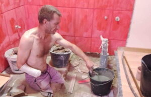 Alexandru nu are picioare și o mână, dar muncește zilnic: ”Niciodată nu am stat cu mâna întinsă. Meseria este brățară de aur”