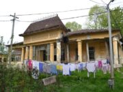 Doi chiloți și-un trening mov. Am omorât și casa în care s-a născut marele Vasile Alecsandri