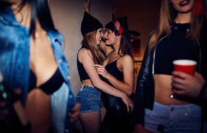 Așa ceva rar întâlnești! Un bărbat din Deva susține că a fost violat și batjocorit de două femei: „Una l-a obligat să o sărute în zona intimă”