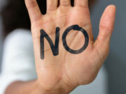 O fată din Craiova susține că a fost agresată sexual de un controlor în tren: “M-a pupat pe gură, m-a lins pe faţă”