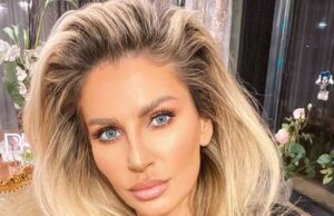 Andreea Bănică s-a pregătit deja pentru Crăciun. Fanii vedetei au ieșit la atac după ce au văzut ce brad a ales cântăreața –