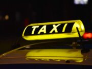 Cât a plătit o femeie pentru o cursă cu taxi, după ce a născut pe bancheta din spate a mașinii: ”Înțeleg că am făcut mizerie”