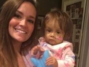 Bona fusese angajată să aibă grijă de acest COPILAȘ PE MOARTE, dar starea fetiței a afectat-o atât de mult încât a făcut ceva ce nici măcar familia nu putea gândi! ,,Știu că pare stupid, dar ea chiar e un înger pe pământ”