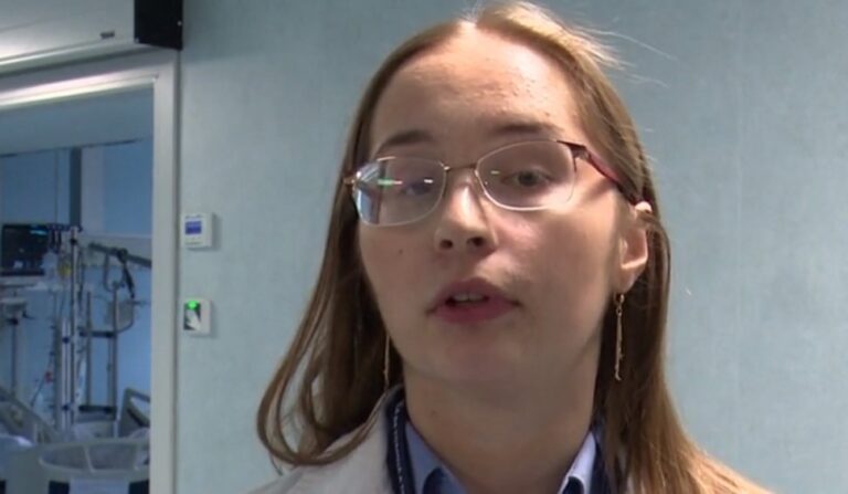 Povestea Andreei, tânăra de 19 ani care s-a trezit miraculos din comă la 23 de zile după un accident cumplit: „Mi-am dorit mult să trăiesc şi acum vreau să devin medic să întorc tot binele făcut”