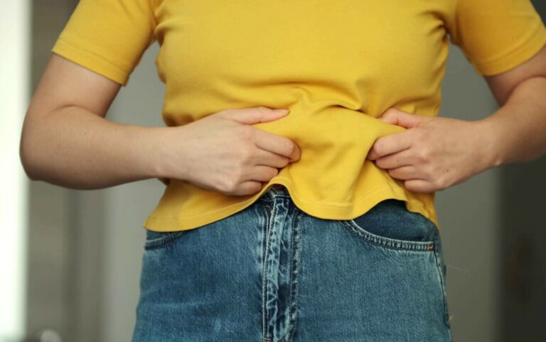 De ce grăsimea de pe abdomen ne face vulnerabili în fața infecțiilor. Explicațiile medicilor