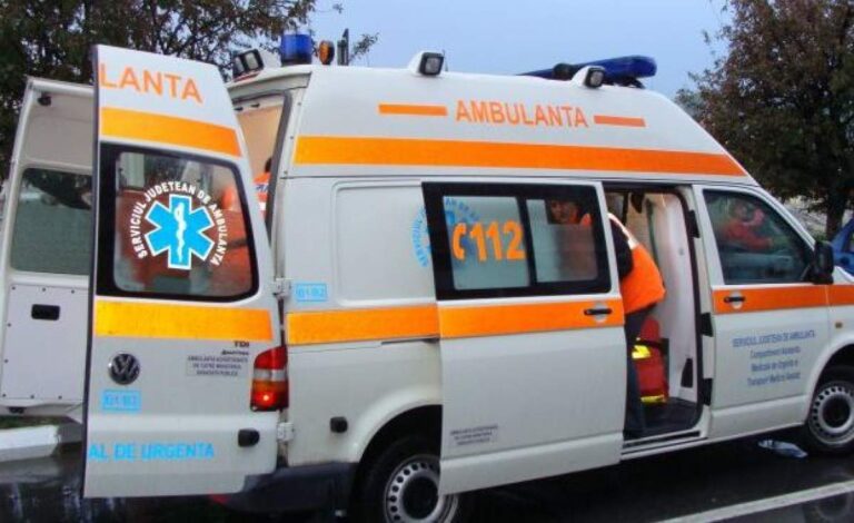 Accident teribil în județul Dâmbovița, după ce o femeie de 84 de ani a fost lovită mortal de o ambulanţă. Autospeciala transporta un pacient la spital