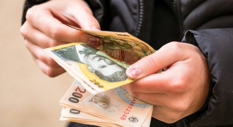 Guvernul vrea să verifice toate persoanele care primesc ajutor social