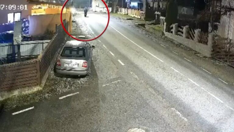 Un preot a lovit cu mașina un bărbat, grăbit să sfințească casele de Bobotează, în Maramureș. Părintele a fugit de la locul accidentului