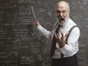 Profesorii care hărțuiesc elevii sau studenții riscă până la patru ani de închisoare