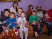 Georgiana Văcaru a rămas însărcinată an de an și în prezent are cea mai numeroasă familie din România. Ireal câți copii a născut până acum –»