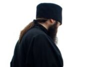 Scene șocante în Constanța: Un călugăr a bătut măr un bețiv agresiv într-un autobuz