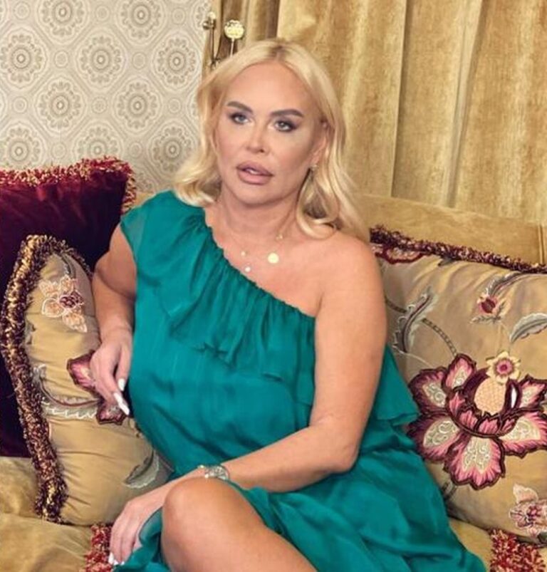 Vica Blochina, la un pas de a-și pune capăt zilelor, din cauza kilogramelor în plus. Blondina a ajuns chiar și la preot, pentru a scăpa de gândurile negre