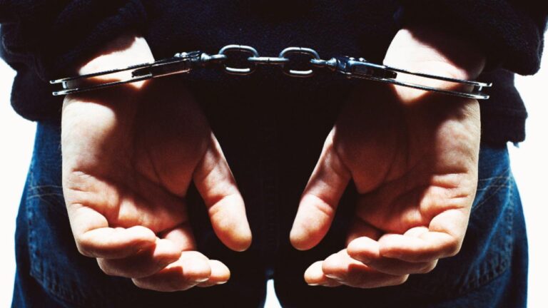 Poliţist din Sibiu, condamnat la 6 ani de închisoare pentru tentativă de viol şi agresiune sexuală. Victimele erau minore