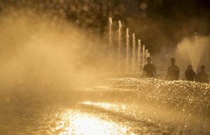 Zi de foc în aproape toată România, cu cod roşu şi portocaliu de caniculă. Zonele din ţară unde vor fi vijelii şi ploi torențiale