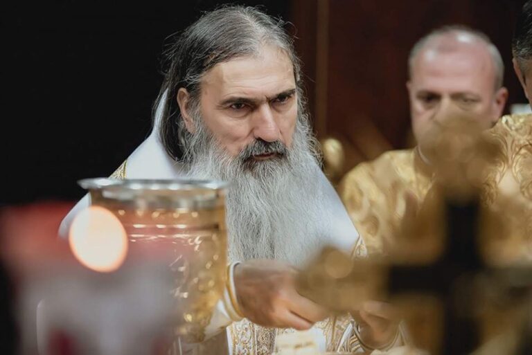 Ce a răspuns ÎPS Teodosie când a fost întrebat de ce copiii se confruntă cu boli grave. A uimit pe toată lumea: ”Blestemul părinților”