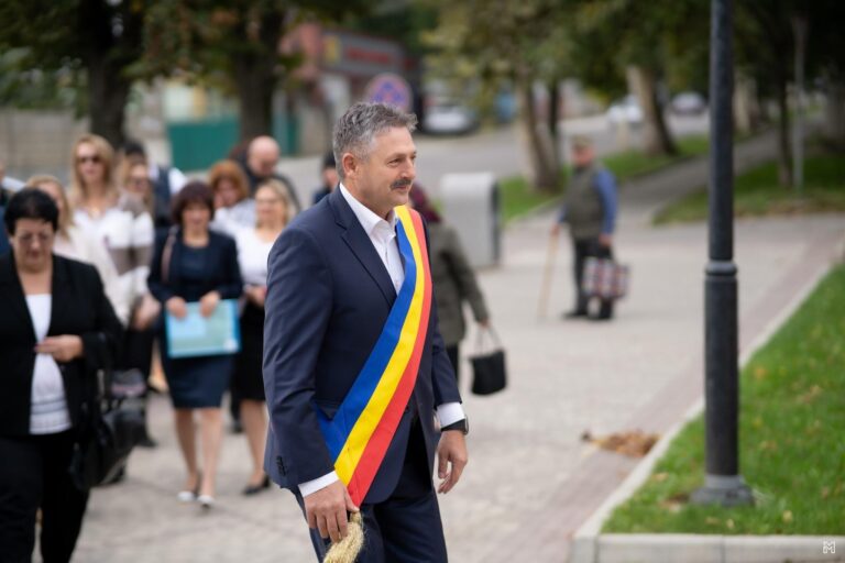 Mircea Corbu, primarul oraşului Buşteni, reţinut pentru 24 de ore. Edilul este acuzat că a agresat o femeie