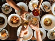 Petrecerile date acasă vor fi interzise? Noua lege îi vizează și pe cei care stau la casă