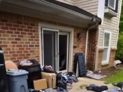 Nora mea m-a dat afară din propria casă și mi-a aruncat lucrurile – karma s-a întors împotriva ei în aceeași zi