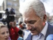 Adriean Videanu este ”pensionarul” român oprit pe aeroportul din Munchen cu bijuterii de 650.000 de euro. ”Un colier pentru soția mea și un ceas pe care le cumpărasem din Elveția și nu știam că trebuie să plătesc taxele în Germania, unde eram în tranzit spre România”