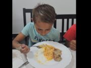 Zeci de copii și bătrâni dintr-un sat din Teleorman depind de ajutorul preotului pentru hrana zilnică. Orice ajutor contează