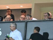 Gigi Becali nu s-a abținut nici la Salonic! Cum a dat indicații din lojă, de lângă MM Stoica, în timpul meciului PAOK – FCSB.