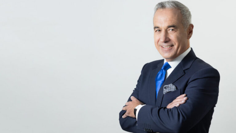 Ce avere are Călin Georgescu. Cât a câștigat lunar din jobul lui de profesor în Pitești