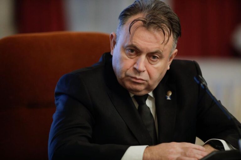 Control judiciar pentru Nelu Tătaru. Are interdicţie de a mai profesa şi nici nu poate părăsi ţara