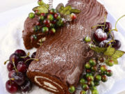 Reţete Revelion 2025. Răsfaţă-ţi invitaţii cu „creveţi cu portocale” sau „tortul buturugă”