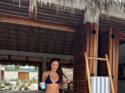 Eva Longoria a încins atmosfera! Ce bine arată în costum de baie, la 49 de ani