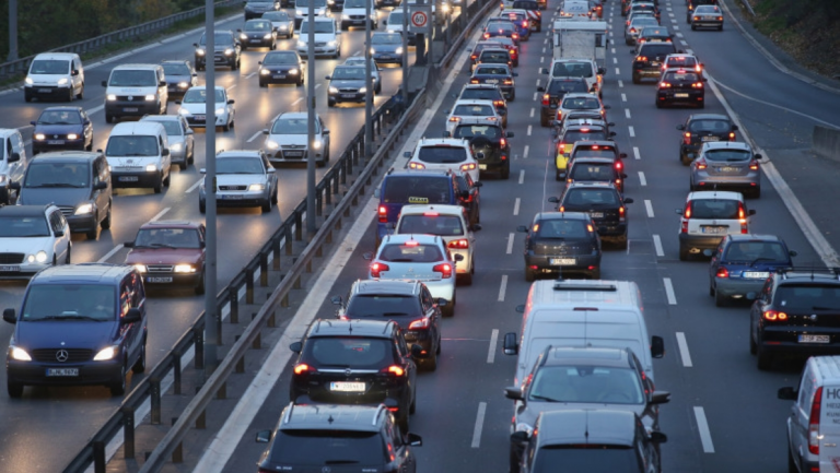 Noi reglementări pentru șoferii din România, de la 1 ianuarie 2025: Ce schimbări sunt pentru conducătorii auto