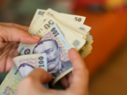 Revine „taxa pe stâlp”, invenția guvernului Ponta. Toate firmele vor plăti 1,5% din valoarea construcțiilor speciale