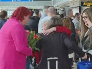 Dor de acasă. Românii din diaspora revin în țară de Crăciun. „Totul ne lipsește, de la aer și peisaj, până la familie”